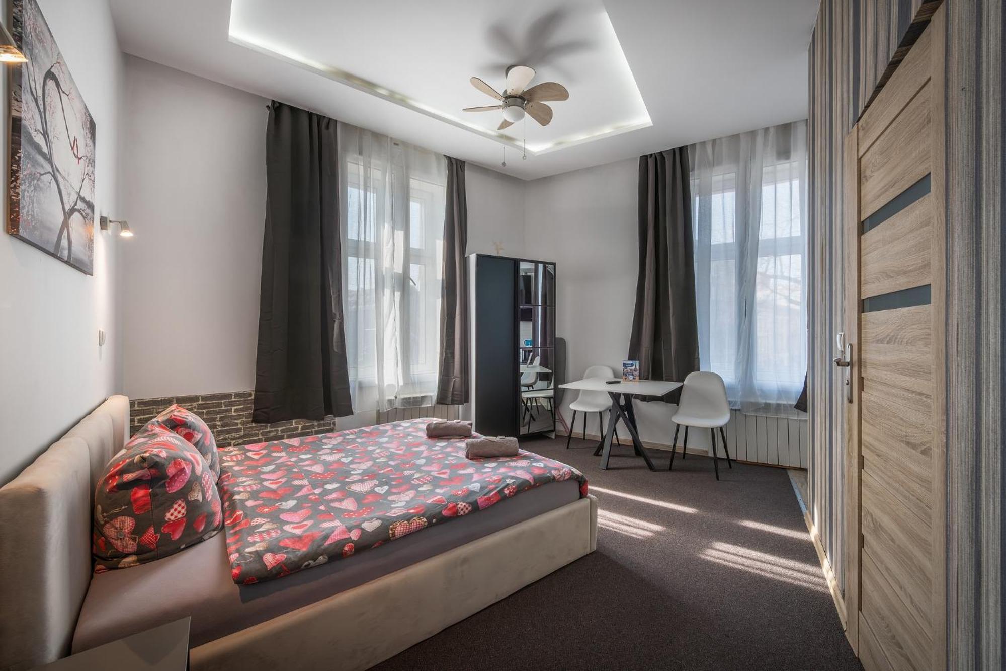 70S Business Room Krakow Bagian luar foto