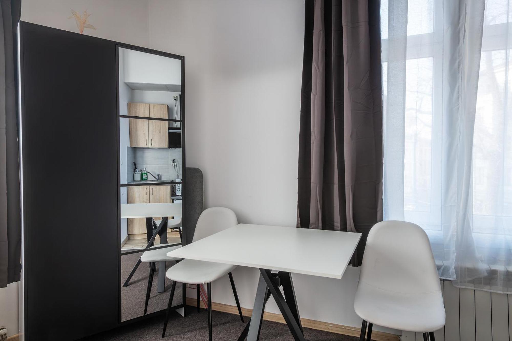 70S Business Room Krakow Bagian luar foto