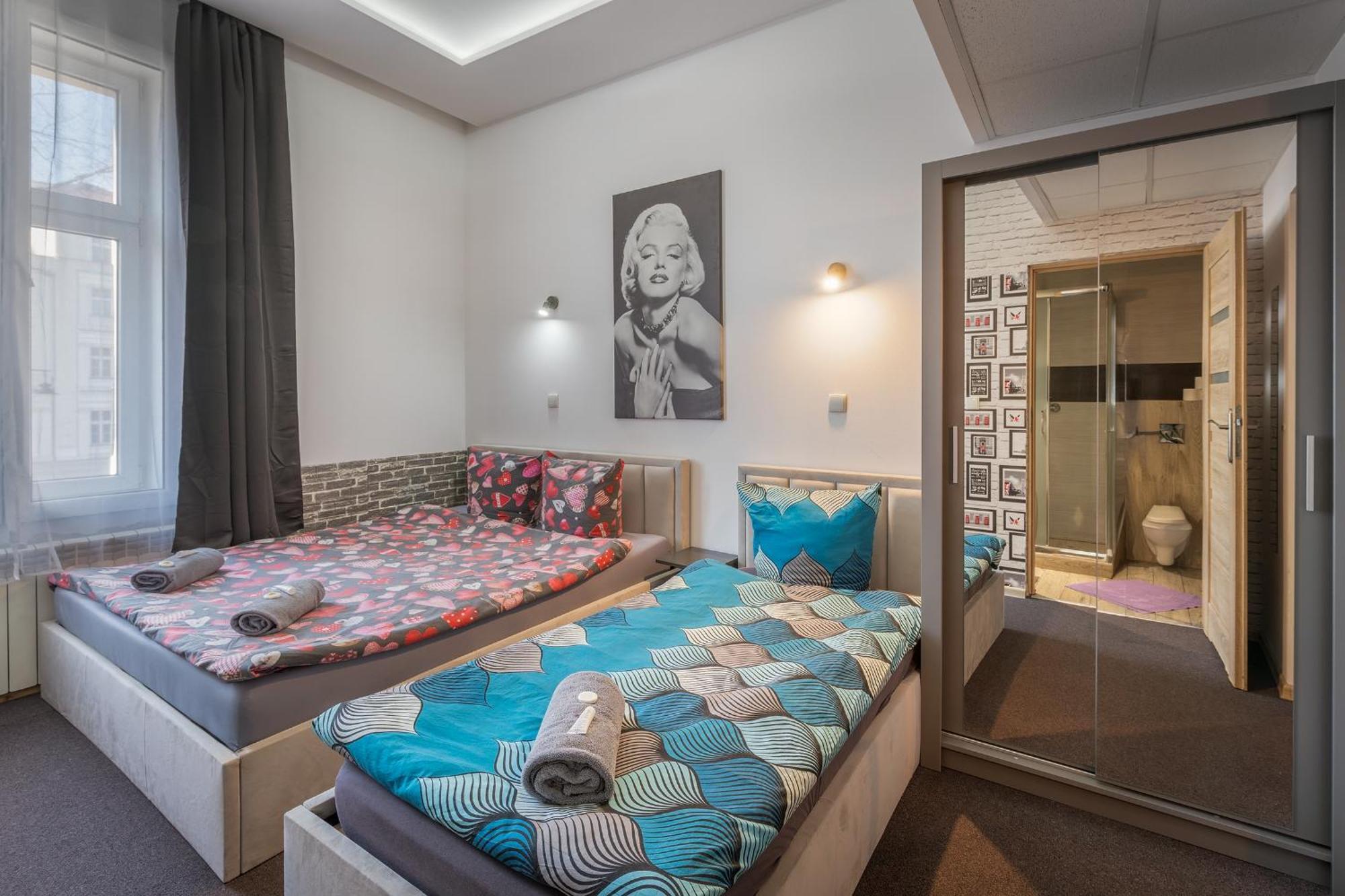70S Business Room Krakow Bagian luar foto